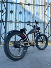 Load image into Gallery viewer, IN STOCK - Cooler King 750S BLACK EDITION eBike - 48v, Retro Style Electric Bike