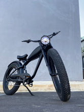 Load image into Gallery viewer, IN STOCK - Cooler King 750S BLACK EDITION eBike - 48v, Retro Style Electric Bike